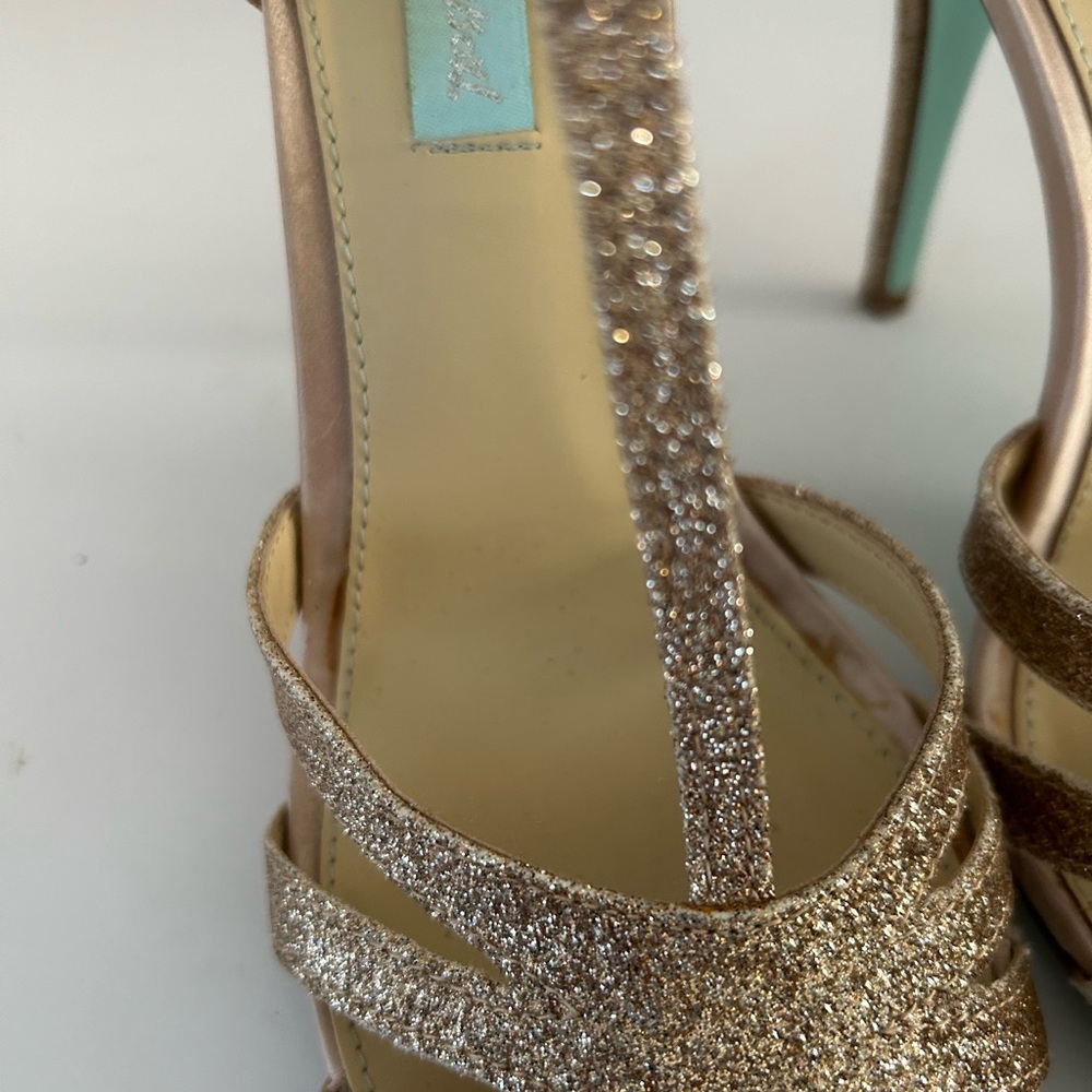 Blue by Betsey Johnson T-Strap glitter heels. SB-8. Size 8. Champagne Rose Great - Picture 4 of 16